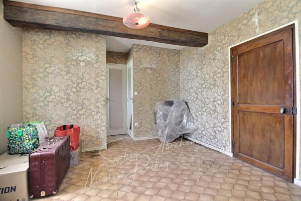 Ensemble immobilier avec maison et dépendances, cour et jardin