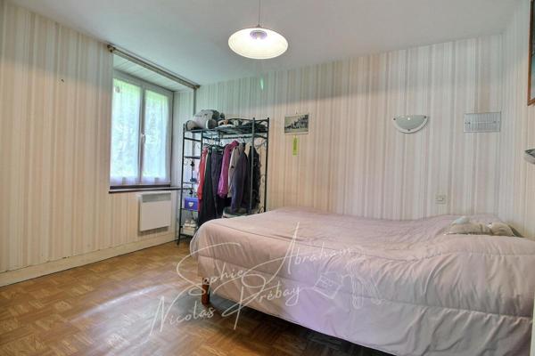 Ensemble immobilier avec maison et dépendances, cour et jardin