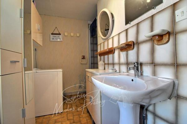 Ensemble immobilier avec maison et dépendances, cour et jardin