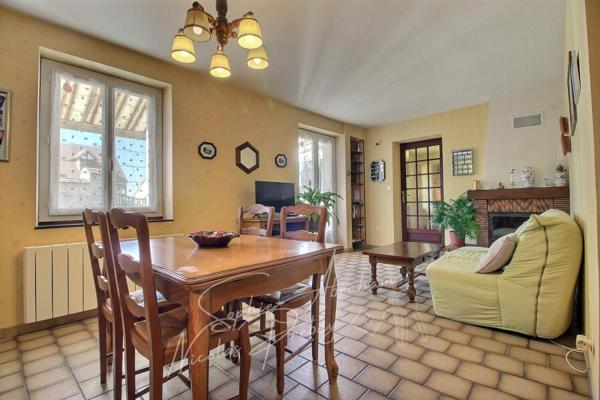 Ensemble immobilier avec maison et dépendances, cour et jardin