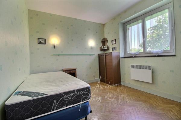 Ensemble immobilier avec maison et dépendances, cour et jardin