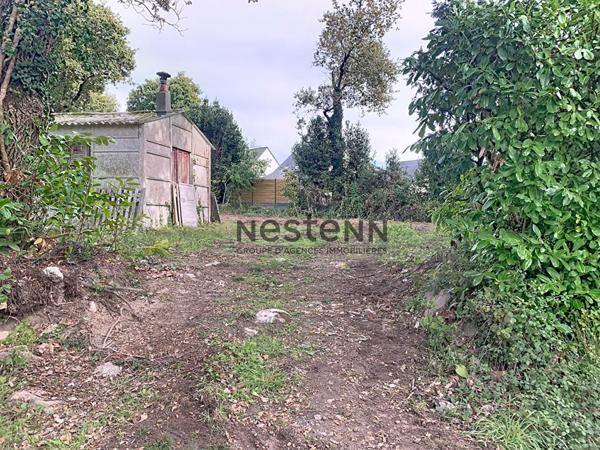 Beau terrain à bâtir de plus de 1000 m² situé dans le centre de Noyalo