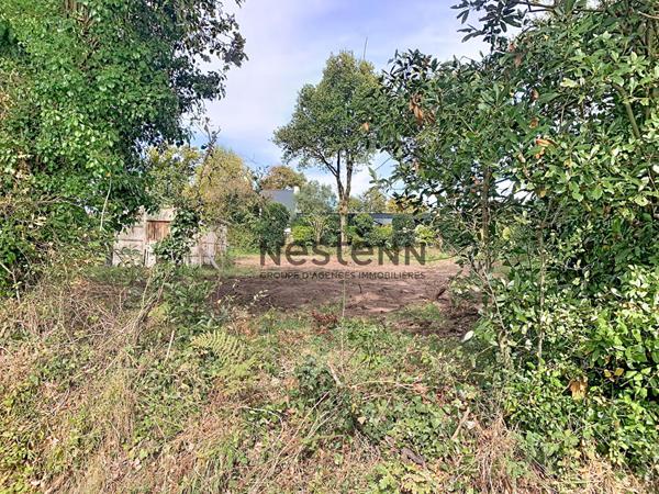 Beau terrain à bâtir de plus de 1000 m² situé dans le centre de Noyalo
