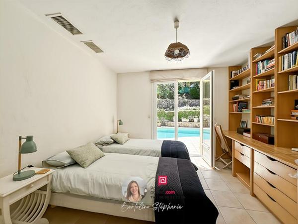 TRANS-EN-PROVENCE - Villa de plain-pied avec piscine, dépendance et terrain paysagé