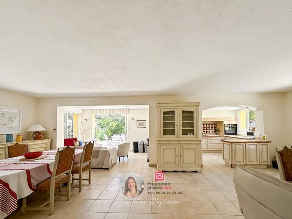 TRANS-EN-PROVENCE - Villa de plain-pied avec piscine, dépendance et terrain paysagé