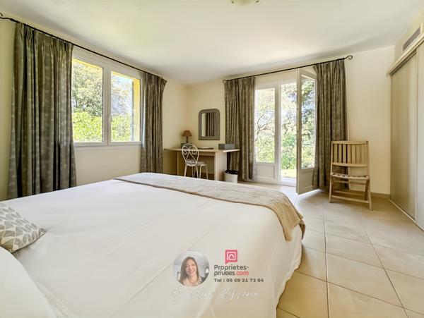 TRANS-EN-PROVENCE - Villa de plain-pied avec piscine, dépendance et terrain paysagé