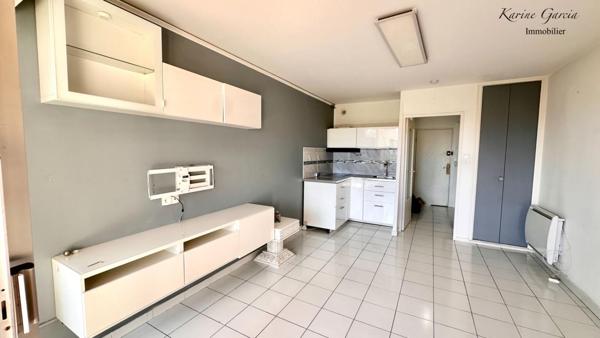 BANDOL - PROXIMITE CENTRE VILLE ET COMMERCES - STUDIO 24 M² - PARKING PRIVATIF