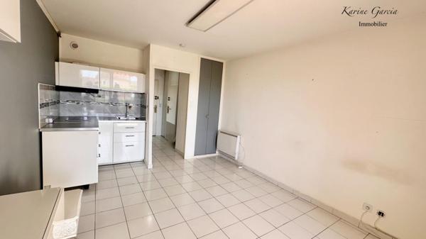 BANDOL - PROXIMITE CENTRE VILLE ET COMMERCES - STUDIO 24 M² - PARKING PRIVATIF