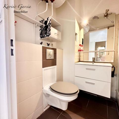 BANDOL - PROXIMITE CENTRE VILLE ET COMMERCES - STUDIO 24 M² - PARKING PRIVATIF