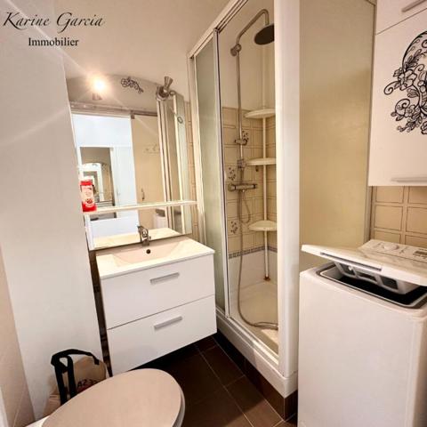 BANDOL - PROXIMITE CENTRE VILLE ET COMMERCES - STUDIO 24 M² - PARKING PRIVATIF