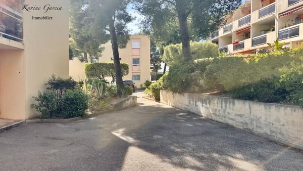 BANDOL - PROXIMITE CENTRE VILLE ET COMMERCES - STUDIO 24 M² - PARKING PRIVATIF