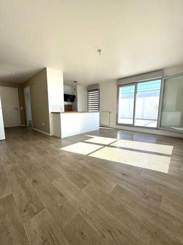 Magnifique appartement de 4 pièces de 80m2 + Terrasse de 30m2 + Pkg!