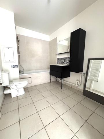 Magnifique appartement de 4 pièces de 80m2 + Terrasse de 30m2 + Pkg!