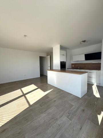 Magnifique appartement de 4 pièces de 80m2 + Terrasse de 30m2 + Pkg!
