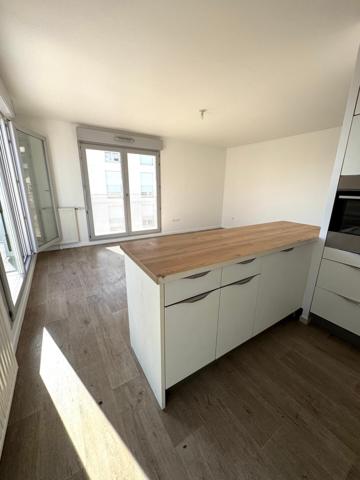 Magnifique appartement de 4 pièces de 80m2 + Terrasse de 30m2 + Pkg!
