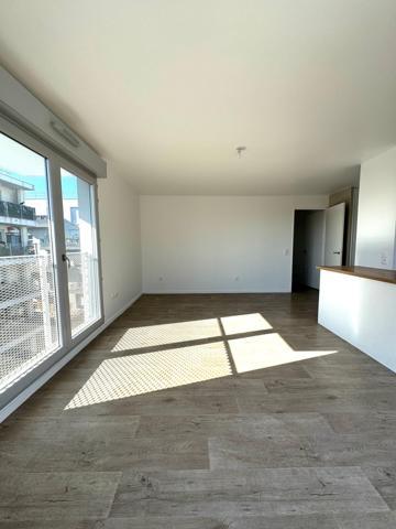 Magnifique appartement de 4 pièces de 80m2 + Terrasse de 30m2 + Pkg!