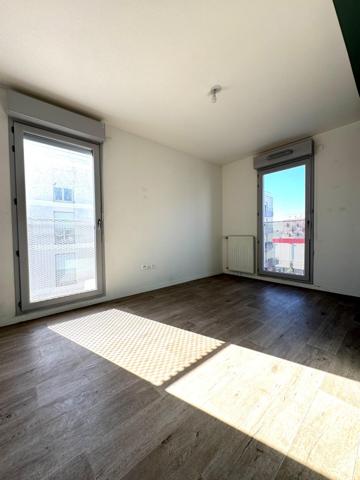 Magnifique appartement de 4 pièces de 80m2 + Terrasse de 30m2 + Pkg!