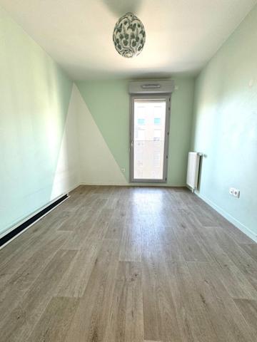 Magnifique appartement de 4 pièces de 80m2 + Terrasse de 30m2 + Pkg!