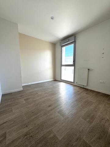Magnifique appartement de 4 pièces de 80m2 + Terrasse de 30m2 + Pkg!