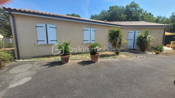 Découvrez cette agréable maison située à Coutras, dans un environnement calme et paisible, offrant un cadre de vie confortable et agréable au quotidien.

Elle se compose d’une entrée avec placard, un séjour convivial, d’une cuisine entièrement aménagée et équipée, un cellier pour le rangement et de quatre chambres, permettant à chacun de profiter de son propre espace. Une salle d’eau complète la partie intérieure ainsi qu'un WC indépendant.

À l’extérieur, vous profiterez d’une terrasse agréable pour les beaux jours avec son store électrique, ainsi que d’un abri de jardin. L’accès à la propriété se fait par un portail électrique, pour davantage de confort au quotidien. Terrain entièrement constructible.

La maison bénéficie également du double vitrage, de la climatisation réversible, de la fibre optique et système de VMCI. Elle est raccordée au tout-à-l’égout. Aucun travaux à prévoir, maison classée en C.

Une maison agréable et fonctionnelle, idéale pour une famille souhaitant s’installer à Coutras dans un environnement calme, tout en profitant de toutes les commodités à proximité.

📍Coutras (33230) avec son école, arrêt de bus, Gare TER/TGV, commerces, écoles, accès A89,...

Contactez-moi dès aujourd'hui pour programmer votre visite.

🤝 Inter-cabinet : Chers confrères, je suis ouverte au partage d'affaires, n'hésitez pas à me contacter si vous avez des acquéreurs qualifiés.