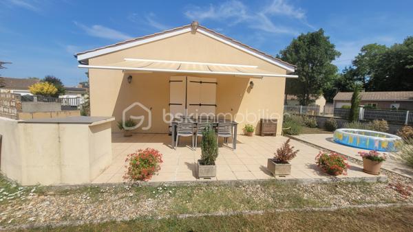 Découvrez cette agréable maison située à Coutras, dans un environnement calme et paisible, offrant un cadre de vie confortable et agréable au quotidien.

Elle se compose d’une entrée avec placard, un séjour convivial, d’une cuisine entièrement aménagée et équipée, un cellier pour le rangement et de quatre chambres, permettant à chacun de profiter de son propre espace. Une salle d’eau complète la partie intérieure ainsi qu'un WC indépendant.

À l’extérieur, vous profiterez d’une terrasse agréable pour les beaux jours avec son store électrique, ainsi que d’un abri de jardin. L’accès à la propriété se fait par un portail électrique, pour davantage de confort au quotidien. Terrain entièrement constructible.

La maison bénéficie également du double vitrage, de la climatisation réversible, de la fibre optique et système de VMCI. Elle est raccordée au tout-à-l’égout. Aucun travaux à prévoir, maison classée en C.

Une maison agréable et fonctionnelle, idéale pour une famille souhaitant s’installer à Coutras dans un environnement calme, tout en profitant de toutes les commodités à proximité.

📍Coutras (33230) avec son école, arrêt de bus, Gare TER/TGV, commerces, écoles, accès A89,...

Contactez-moi dès aujourd'hui pour programmer votre visite.

🤝 Inter-cabinet : Chers confrères, je suis ouverte au partage d'affaires, n'hésitez pas à me contacter si vous avez des acquéreurs qualifiés.