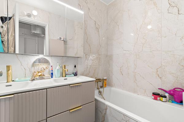 Appartement Saint Germain En Laye 3 pièces 59.23 m2 Refait à neuf 255 000 € **  - Référence  18538