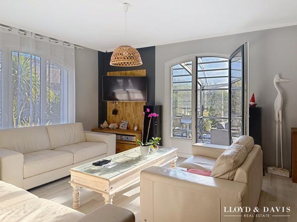 Meschers sur Gironde : Maison Contemporaine de 117 m² + garage, avec Piscine , sur 1000m² de terrain