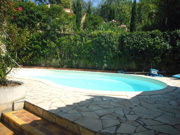 Villa F6 avec piscine et garage