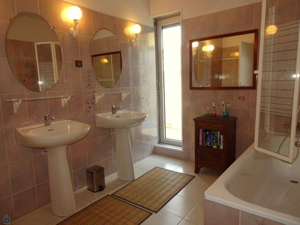 Villa F6 avec piscine et garage