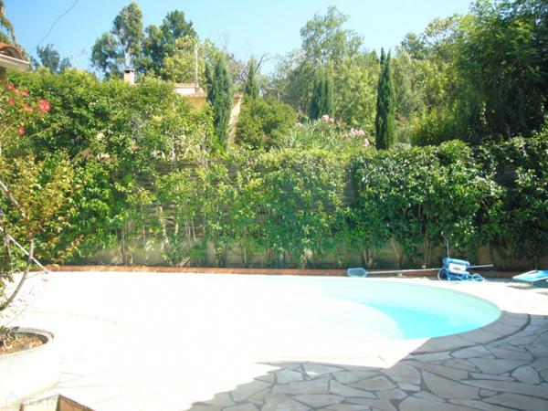 Villa F6 avec piscine et garage