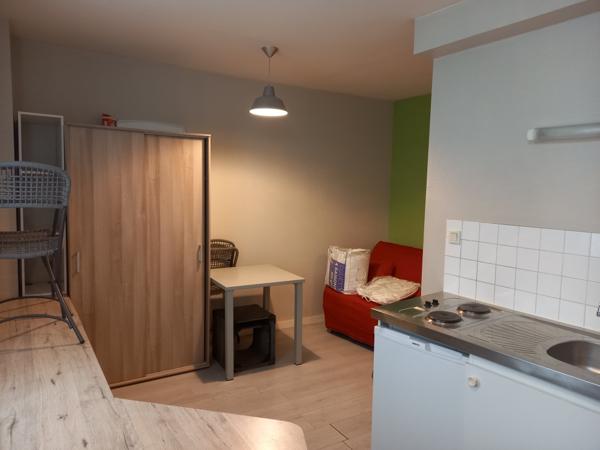 Laval, studio meublé de 16m² au RDC