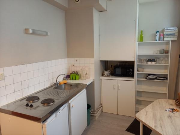 Laval, studio meublé de 16m² au RDC