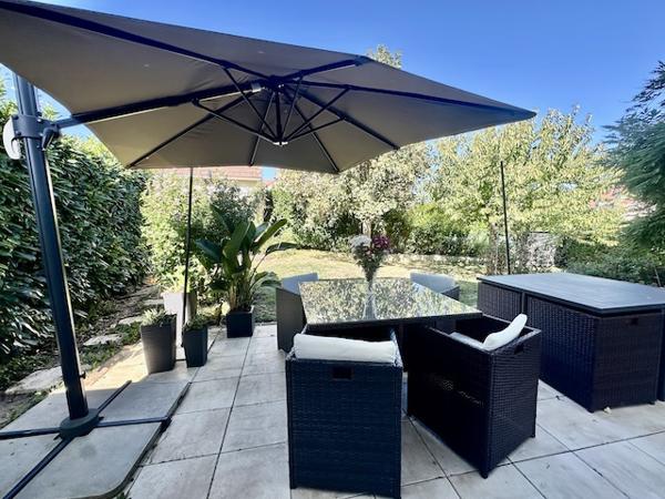 Maison
         4 pièces
        - 104 m² Bien prestige 440 000 € *
