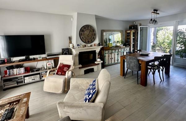 Maison
         4 pièces
        - 104 m² Bien prestige 440 000 € *