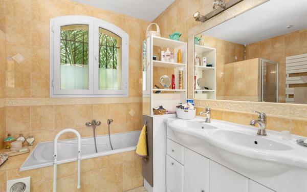 Maison à vendre    5 pièces • 294,53 m2 Mouans-Sartoux