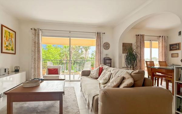 Appartement à vendre    3 pièces • 90,60 m2 Saint-Raphaël