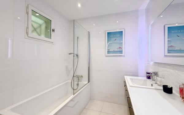 Appartement à vendre    3 pièces • 90,60 m2 Saint-Raphaël