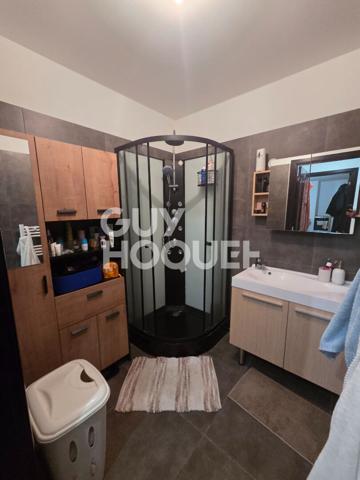 Appartement Marseille T1 de 34 m² avec terrasse de 8 m², ascenseur et climatisation.