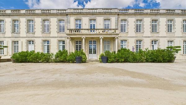 APPARTEMENT DE CHARME DANS UN CHÂTEAU — JARDIN PRIVATIF & ÉLÉGANCE HISTORIQUE