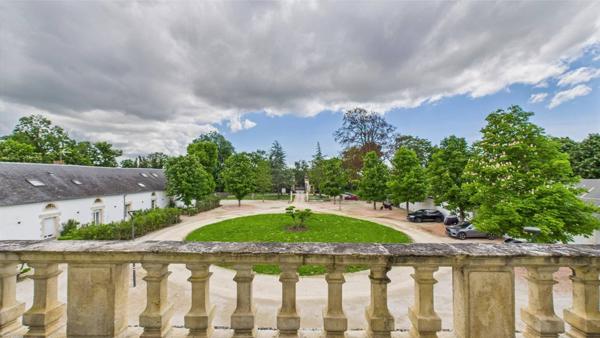 APPARTEMENT DE CHARME DANS UN CHÂTEAU — JARDIN PRIVATIF & ÉLÉGANCE HISTORIQUE