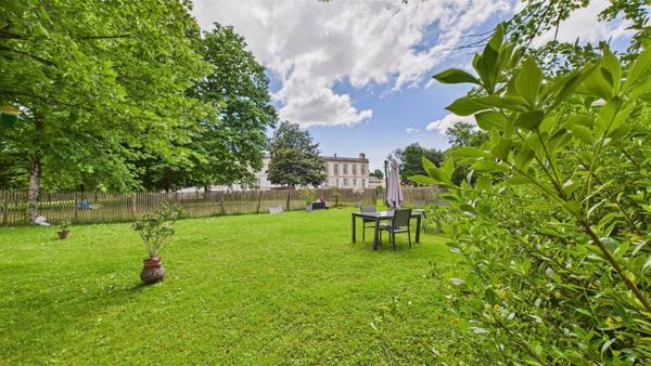 APPARTEMENT DE CHARME DANS UN CHÂTEAU — JARDIN PRIVATIF & ÉLÉGANCE HISTORIQUE