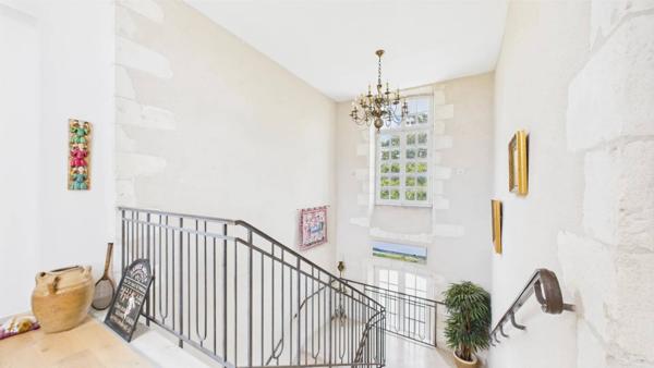 APPARTEMENT DE CHARME DANS UN CHÂTEAU — JARDIN PRIVATIF & ÉLÉGANCE HISTORIQUE