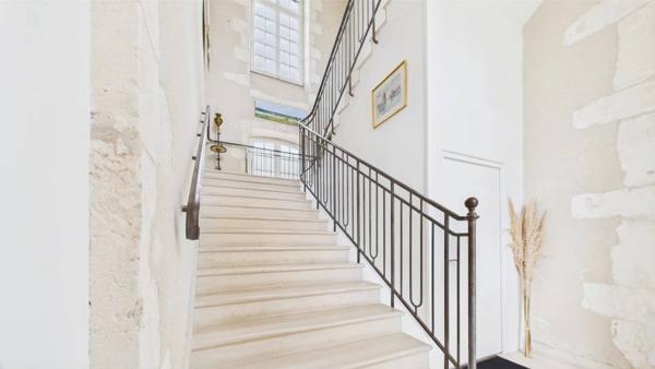APPARTEMENT DE CHARME DANS UN CHÂTEAU — JARDIN PRIVATIF & ÉLÉGANCE HISTORIQUE