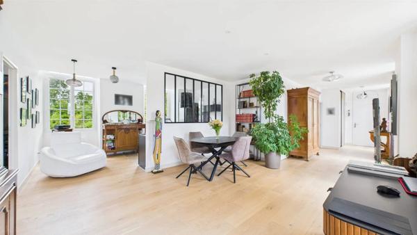 APPARTEMENT DE CHARME DANS UN CHÂTEAU — JARDIN PRIVATIF & ÉLÉGANCE HISTORIQUE