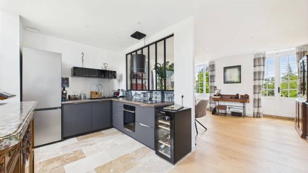 APPARTEMENT DE CHARME DANS UN CHÂTEAU — JARDIN PRIVATIF & ÉLÉGANCE HISTORIQUE