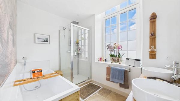 APPARTEMENT DE CHARME DANS UN CHÂTEAU — JARDIN PRIVATIF & ÉLÉGANCE HISTORIQUE