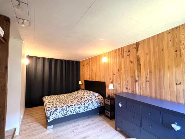 Maison
                                                                                                                                                                                                                                                                                                                        7 pièce(s)                                                                                                                                                                                                          5 chambre(s)                                                                                                                                                                                                          150  m²