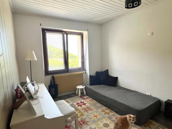 Maison
                                                                                                                                                                                                                                                                                                                        7 pièce(s)                                                                                                                                                                                                          5 chambre(s)                                                                                                                                                                                                          150  m²