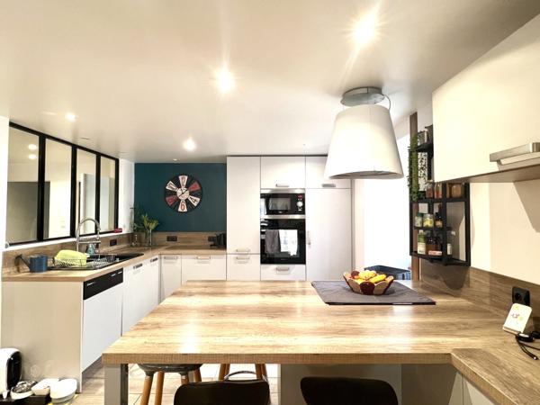 Maison
                                                                                                                                                                                                                                                                                                                        7 pièce(s)                                                                                                                                                                                                          5 chambre(s)                                                                                                                                                                                                          150  m²