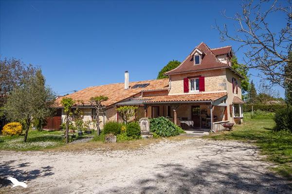 Maison à vendre |  Ribérac |  9 pièces | 235 m²